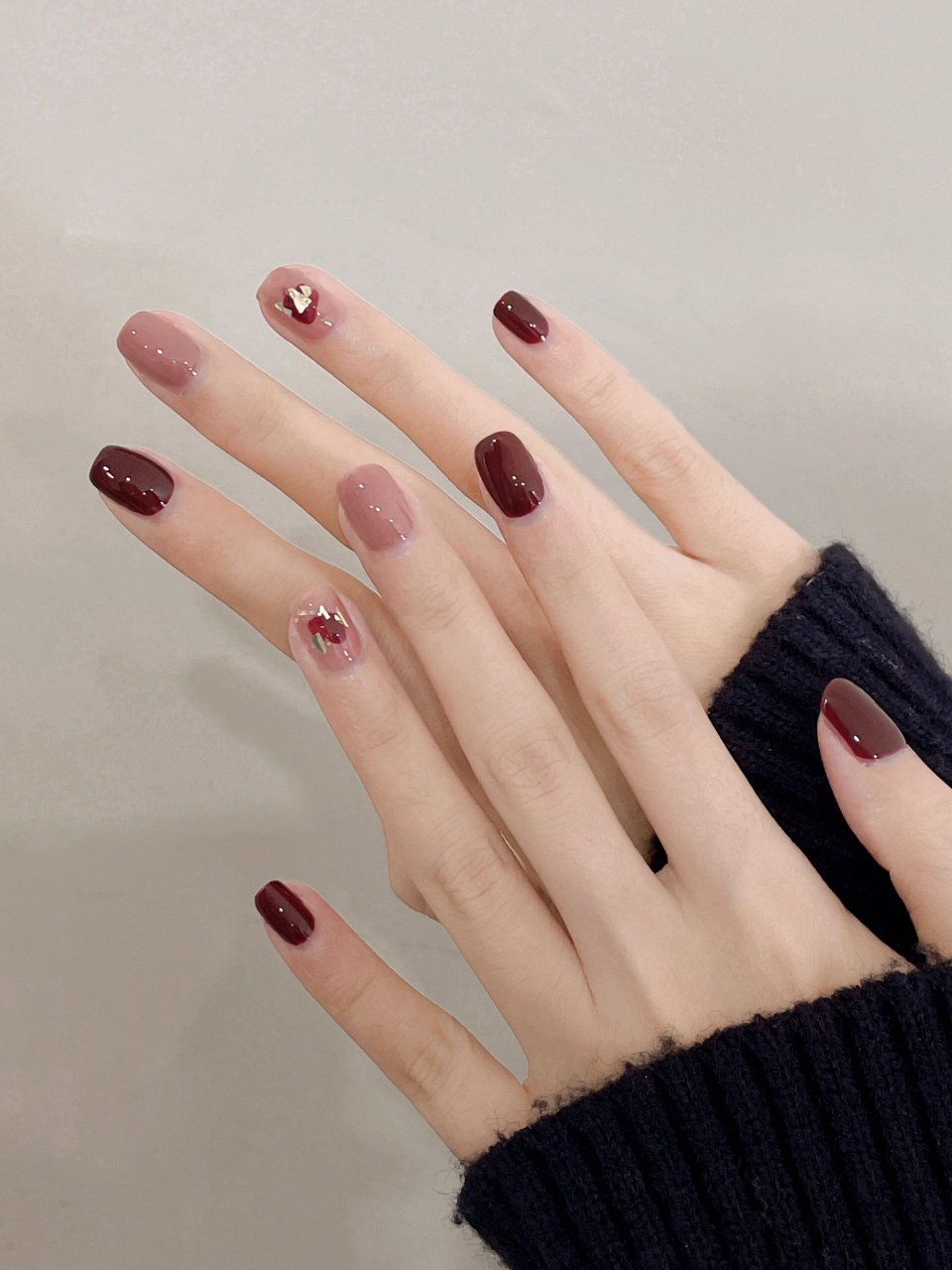 百度秋冬打卡挑战赛# 红色圣诞美甲🎄 气质美甲