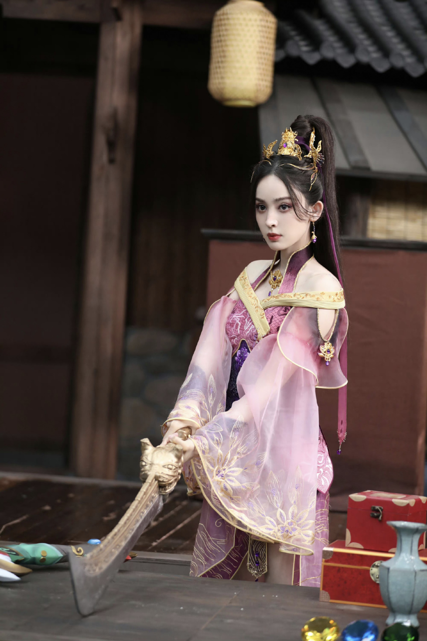 娜扎全新武侠风造型曝光,真的太惊艳了!