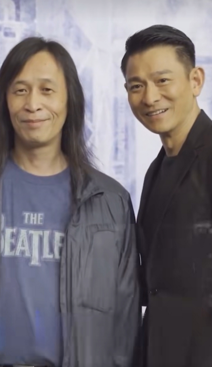 导演邱礼涛,值得华哥和我们尊敬,华哥以礼代导演,可见刘德华的人品,红