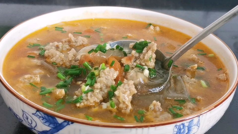 9月吃什么?粉皮滑肉汤,分享河南潢川特色小吃,汤汁鲜肉Q弹