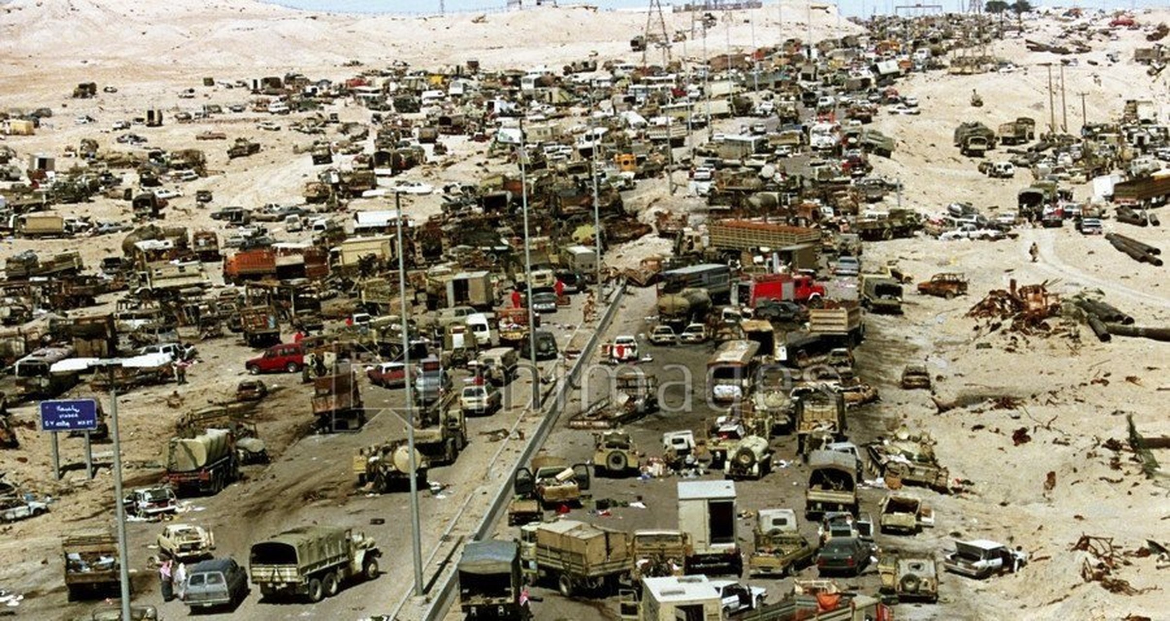 1991年2月26日,驻扎科威特的伊拉克军队试图沿80号公路撤回伊拉克