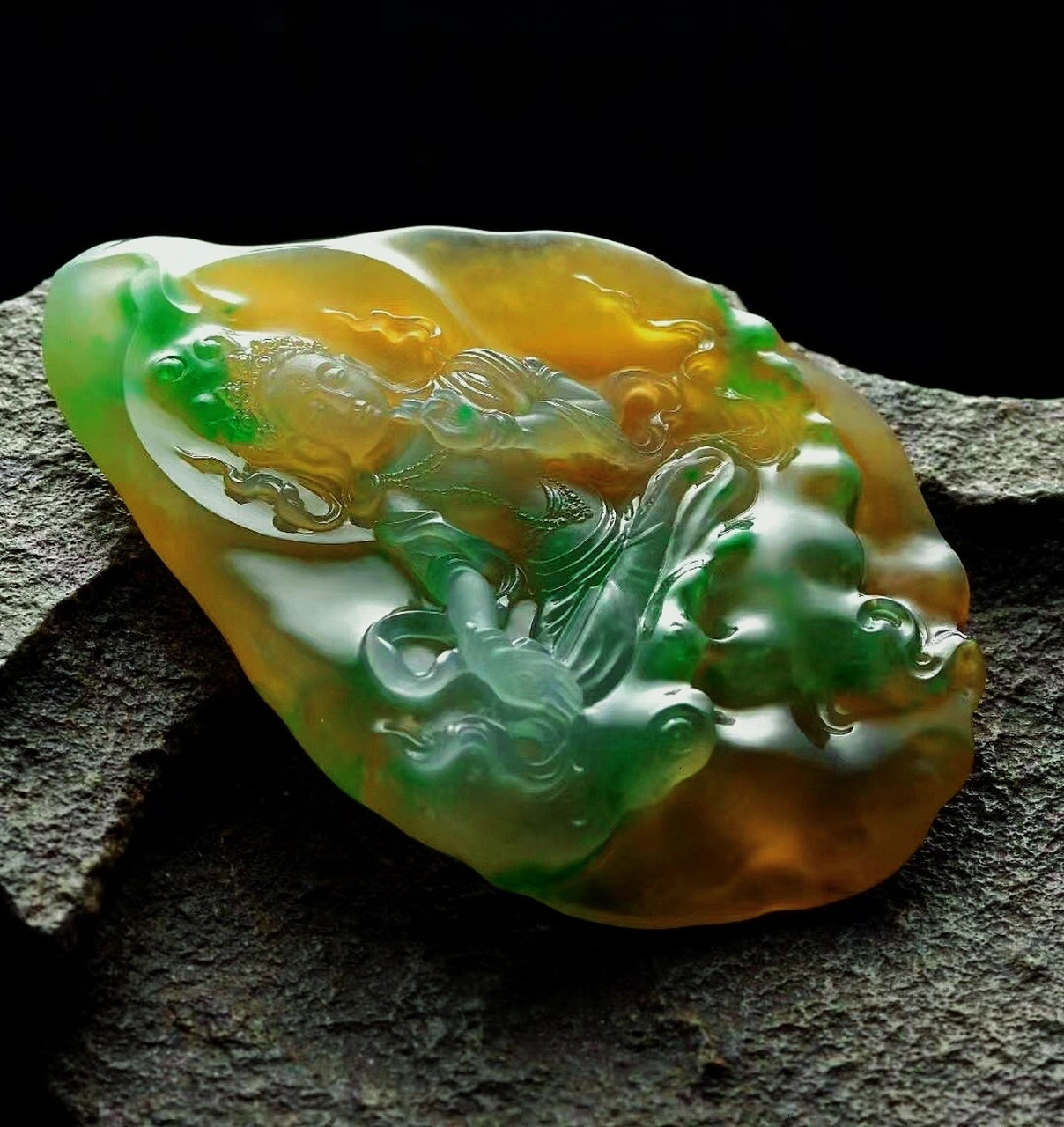 黄加绿翡翠,这种料子极其罕见,极其特色.