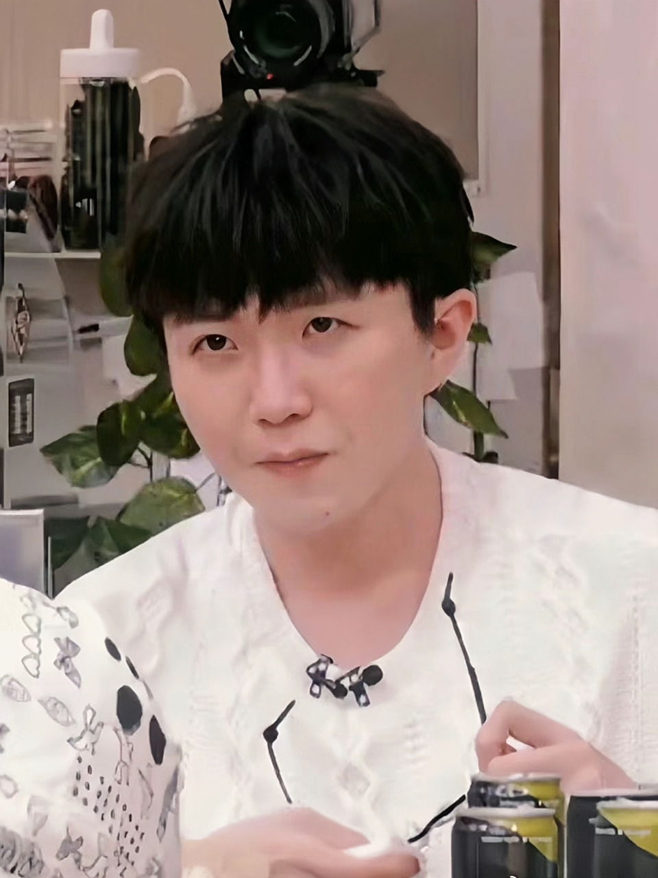 毛不易的本体是眼镜啊,摘了眼镜竟然有点陌生.