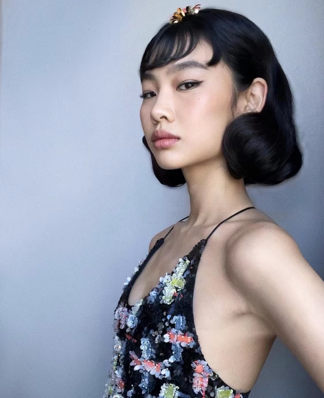 奥古斯汀巴德助力郑浩妍艾美奖红毯