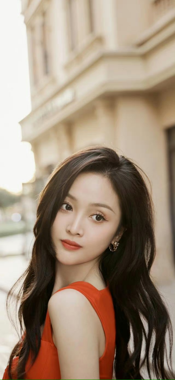 吴宣仪写真壁纸,红色吊带裙,快乐满载 #吴宣仪