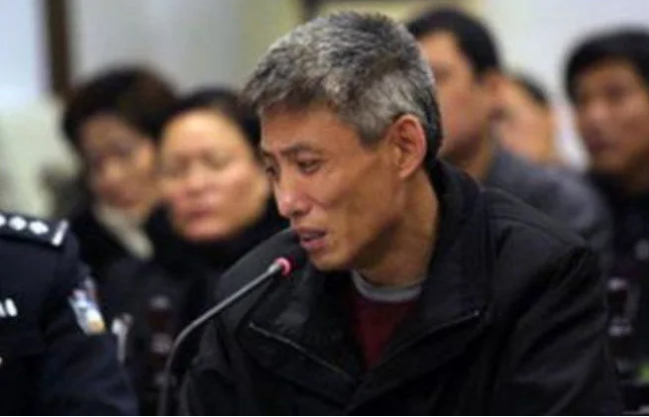 咱们超车只是扣分罚款,而这位"乔四爷"超车却要了自己的命