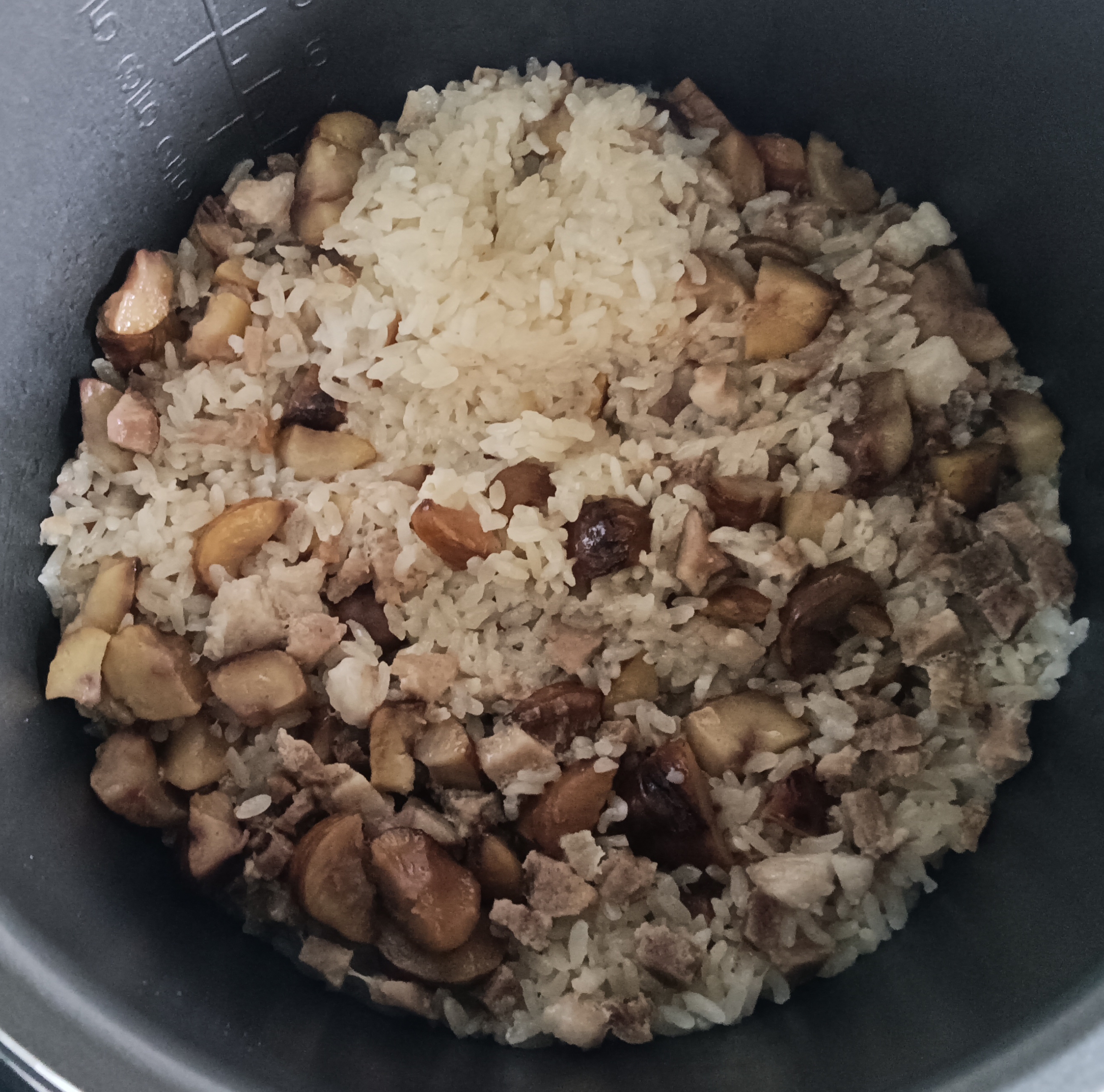 板栗糯米饭,一道软糯鲜香,爽口不腻的家常美味