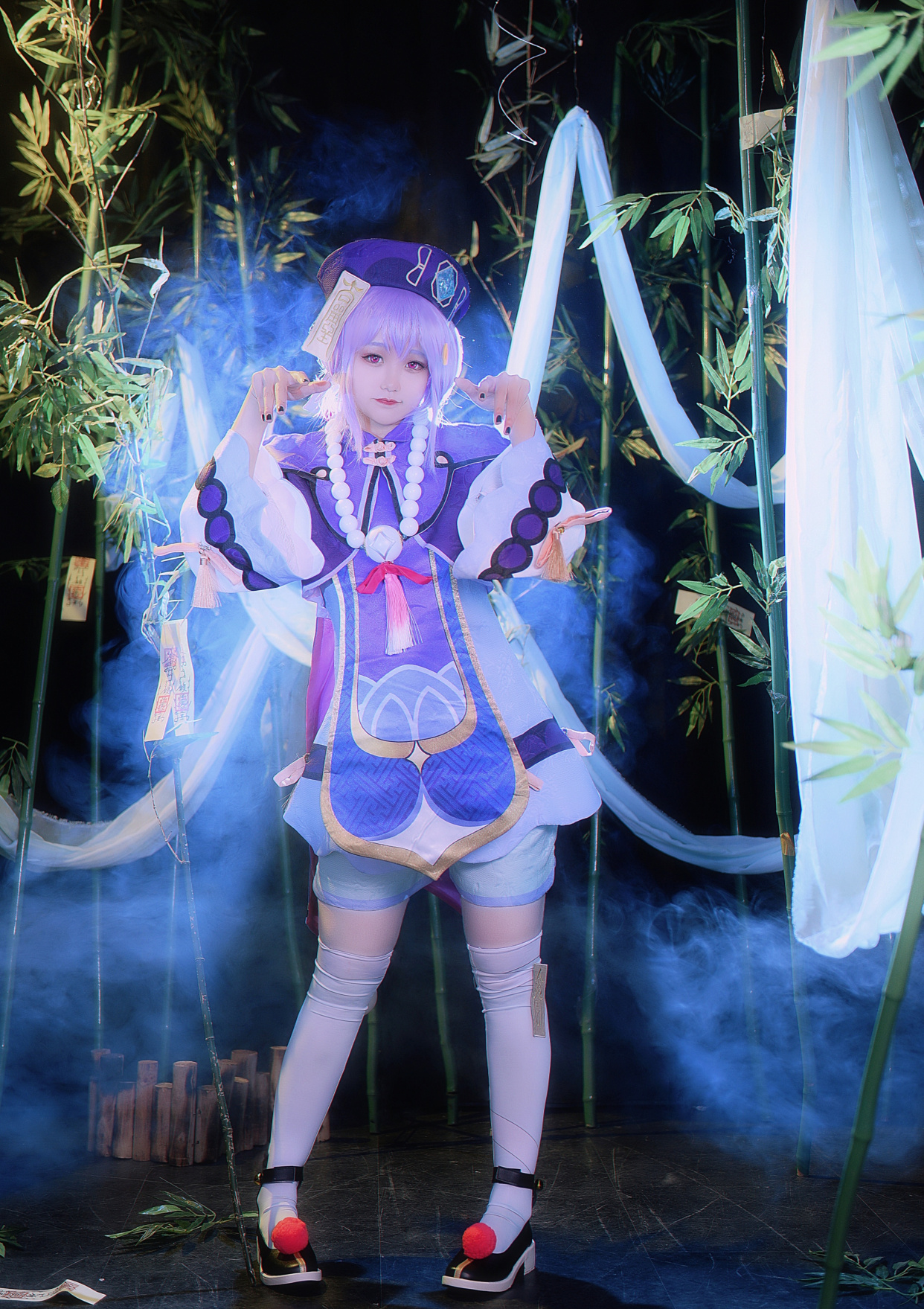 《原神》七七cos,这双过膝"白丝"袜穿失败了,小腿显得太粗啦