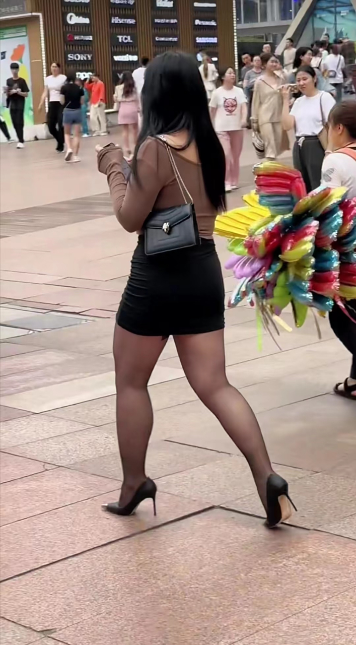 微胖辣妹,性感丝袜,泰美了!