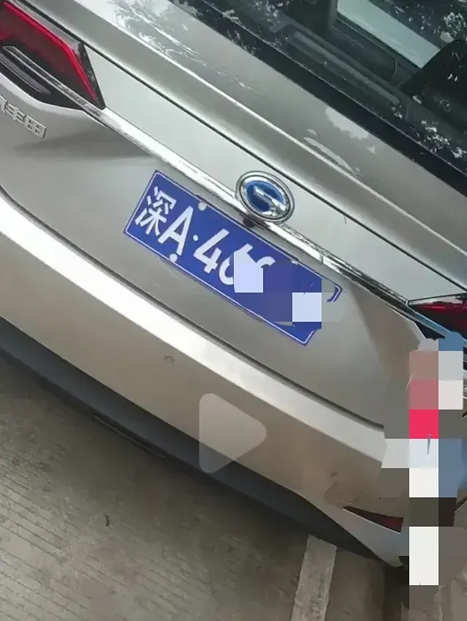 深圳街头惊现深a车牌!