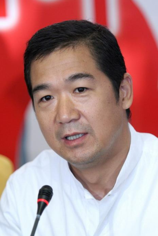 张国立摊上大事!公司成老赖累计被执行452万,儿子却在国外潇洒