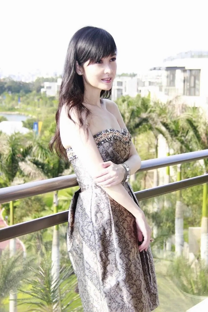 1:郭敬明很反感跟直男共事,他的团队里有一半都是gay,为的就是不必
