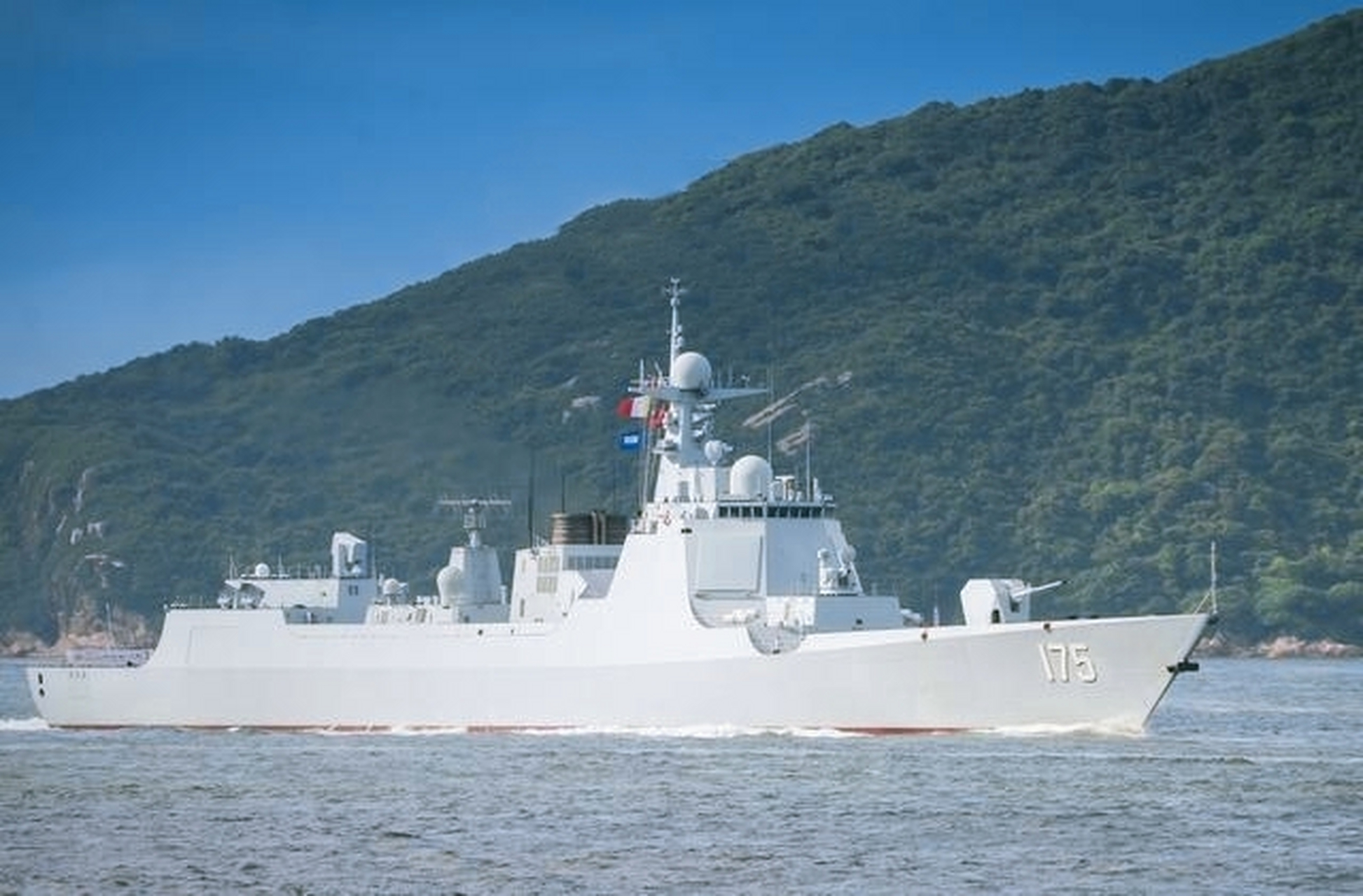 052a型驱逐舰(北约代号:旅沪级)在中国海军驱逐舰发展史上具有划时代