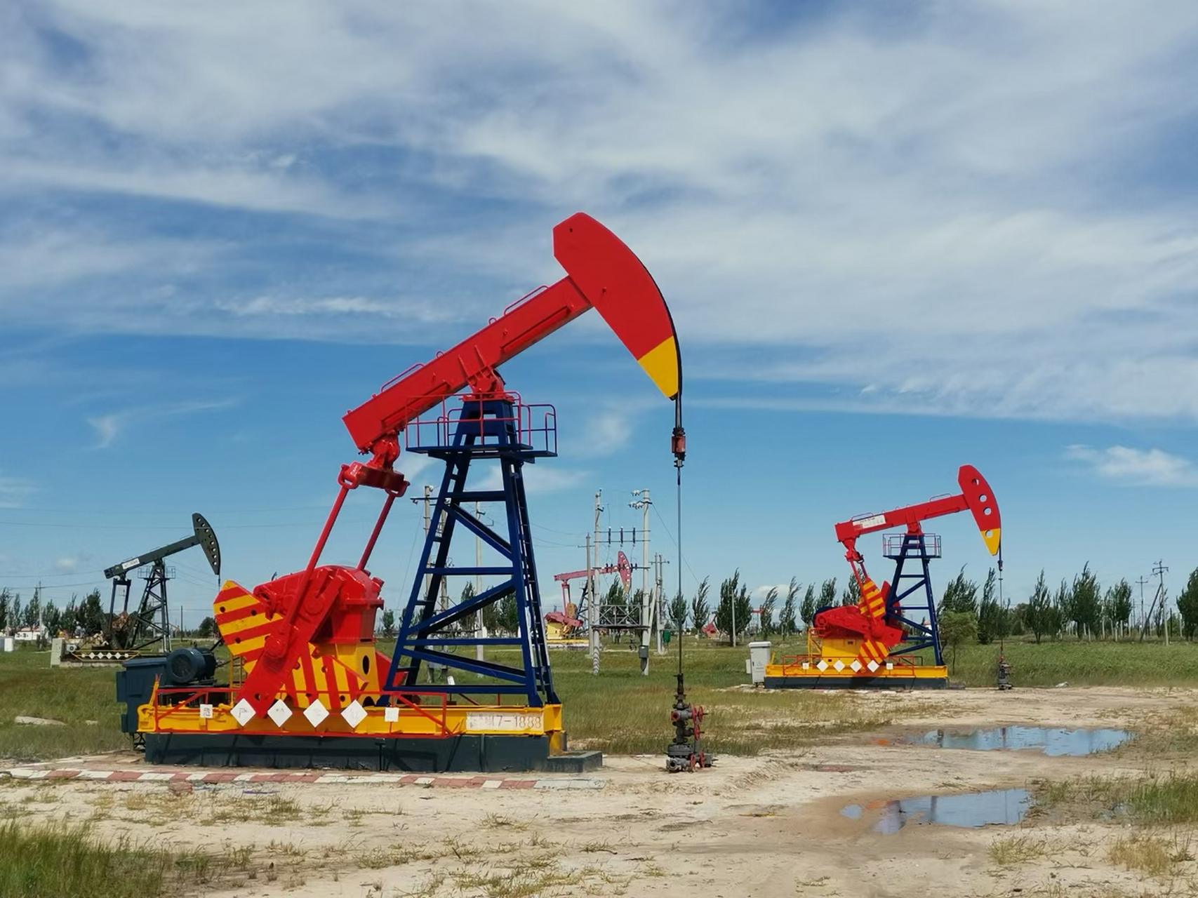 大庆因油而生,抽油机遍地.