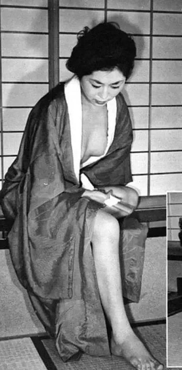 原来日本人的切腹自尽是真实存在的.