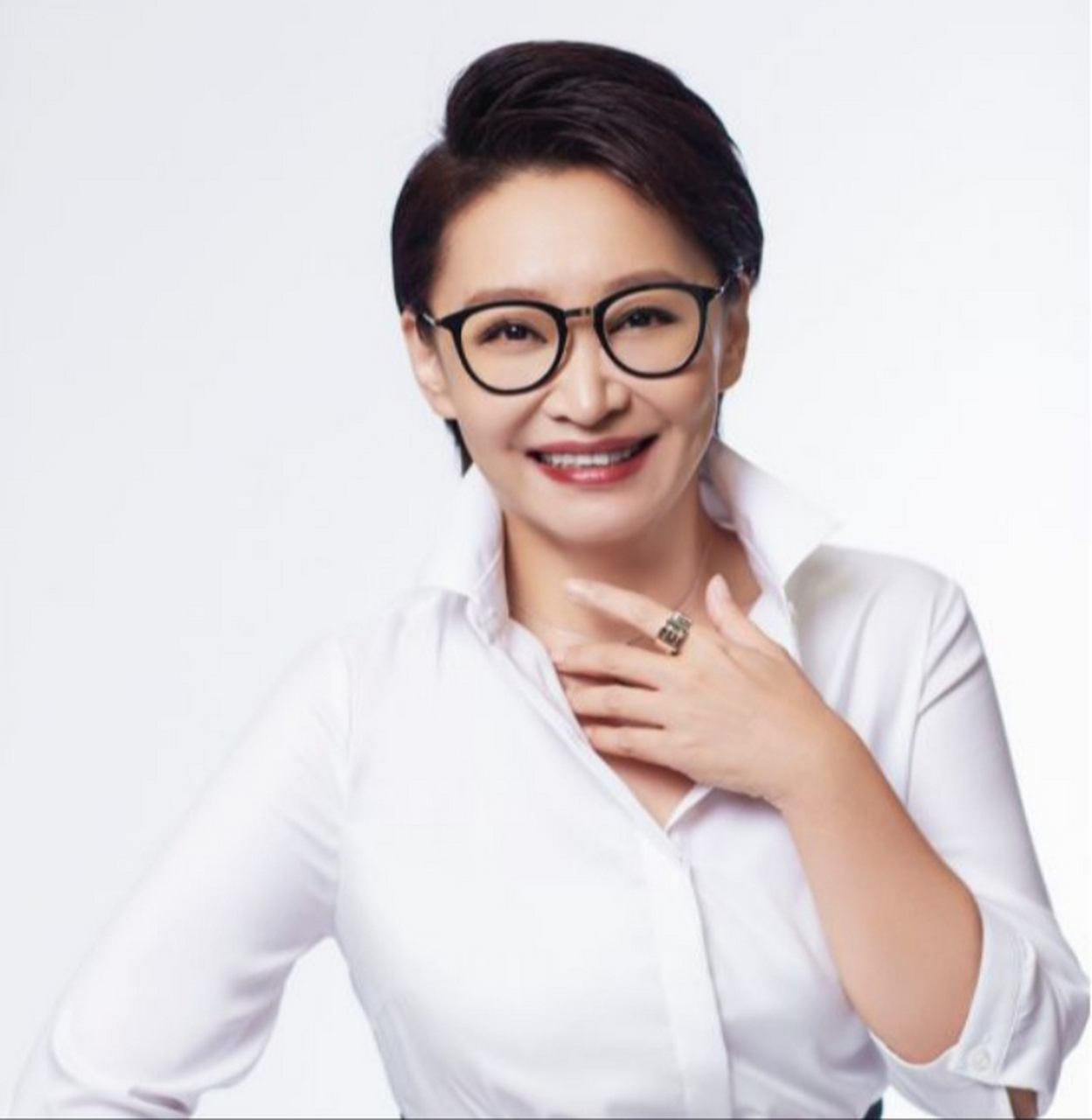 《父母爱情》,老丁的爱人王秀娥的扮演者刘天池老师,本人和角色的反差