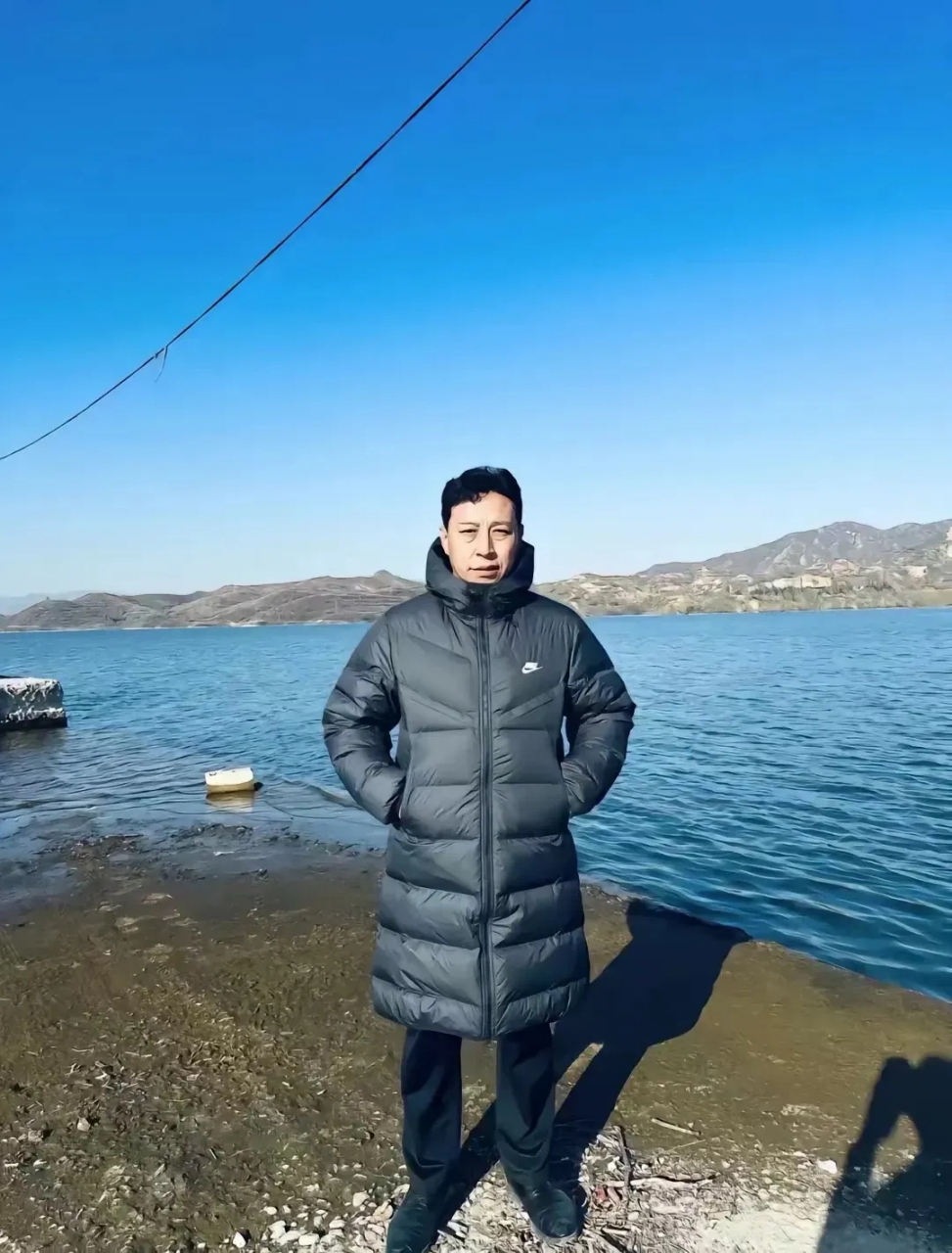 原来,这位中年大叔是一个非常搞笑,幽默的中年人,并且和年轻人无代购