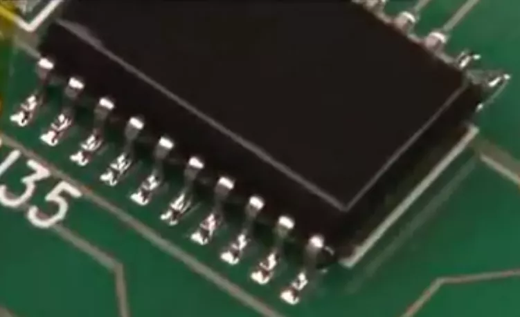 焊台温度要控制好,温度过高可能破坏焊盘,温度过低焊锡不容易熔化