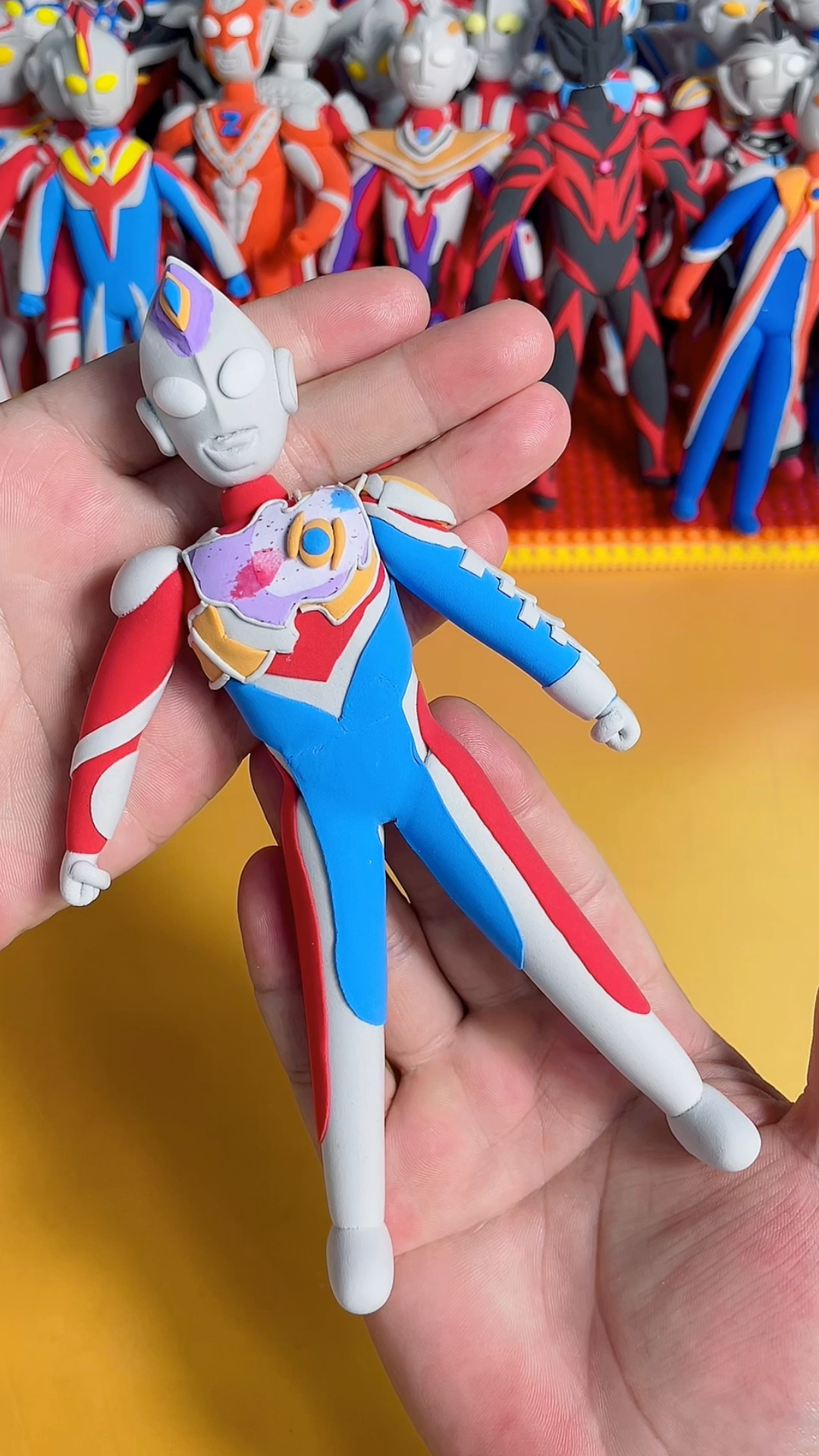 喜欢闪亮型德凯奥特曼,就用粘土捏一个吧