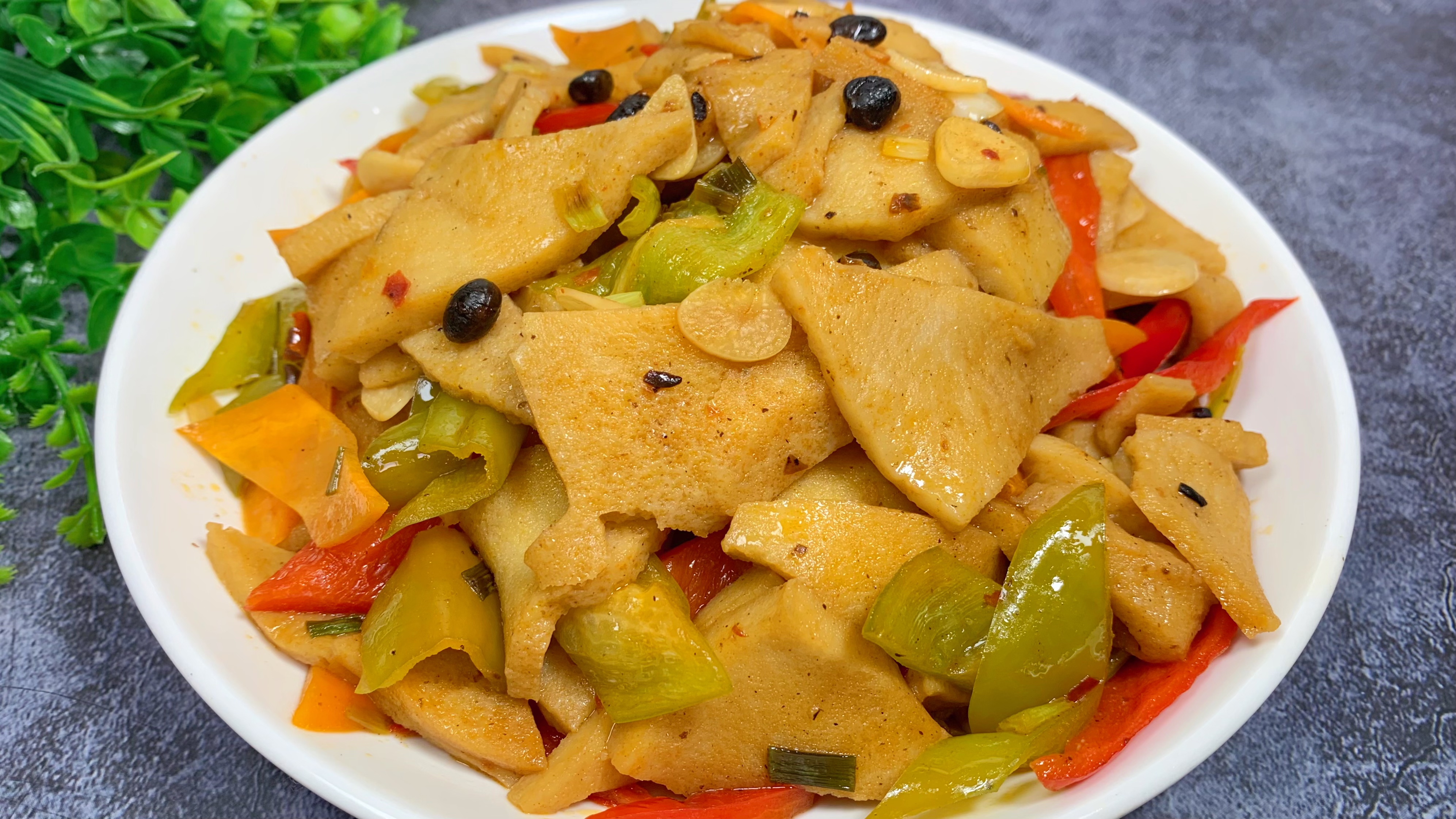 爆炒千叶豆腐家常做法,Q弹爽滑,香辣入味,配上米饭至少吃三碗
