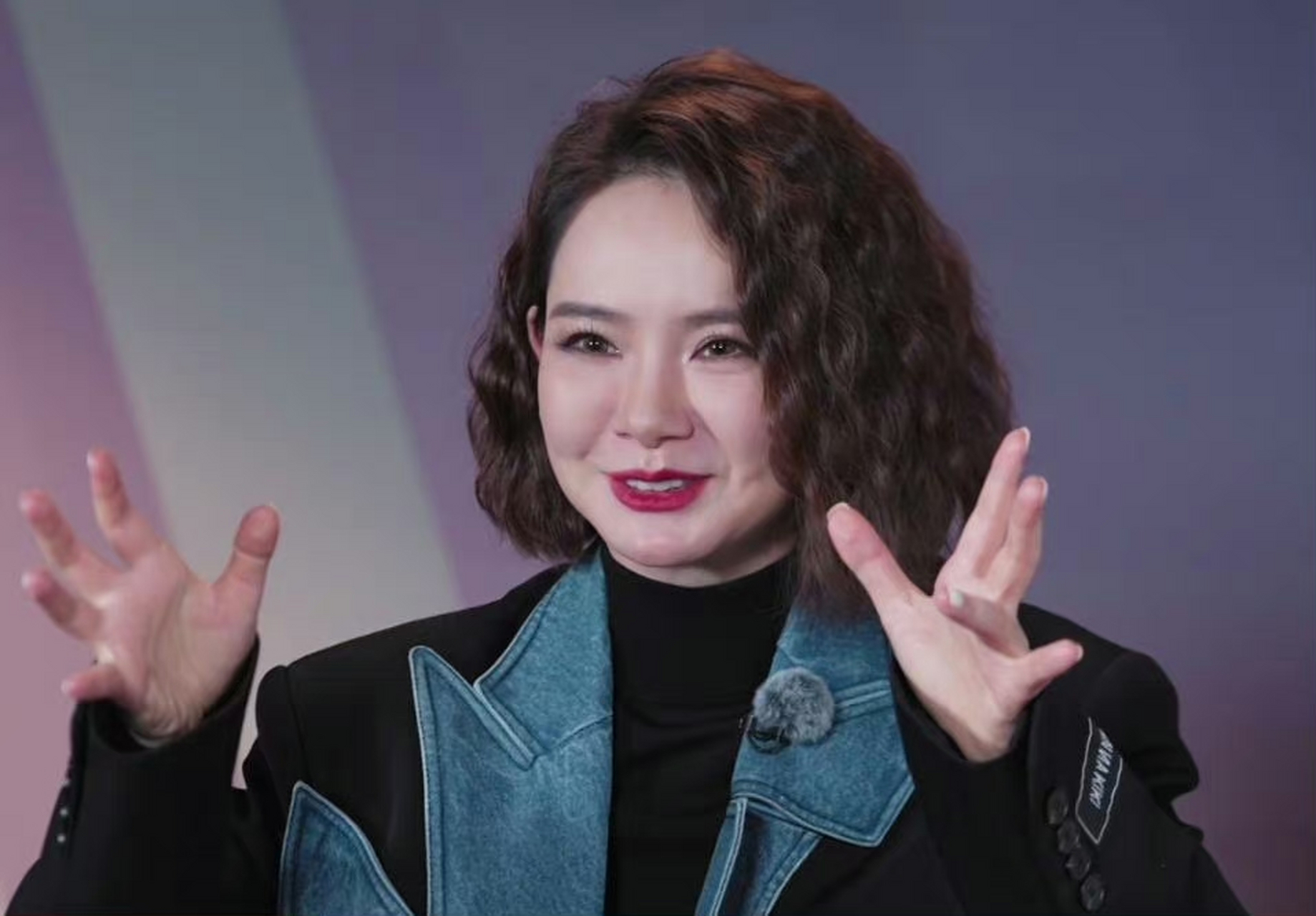 戚薇说自己现在130斤观感欠佳,感觉就是脸肉了一点而已