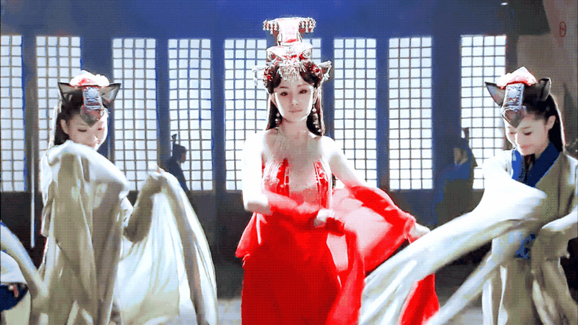 杨幂18岁饰演的王昭君,这是少女最美好的年华,满满的胶原蛋白,一颦