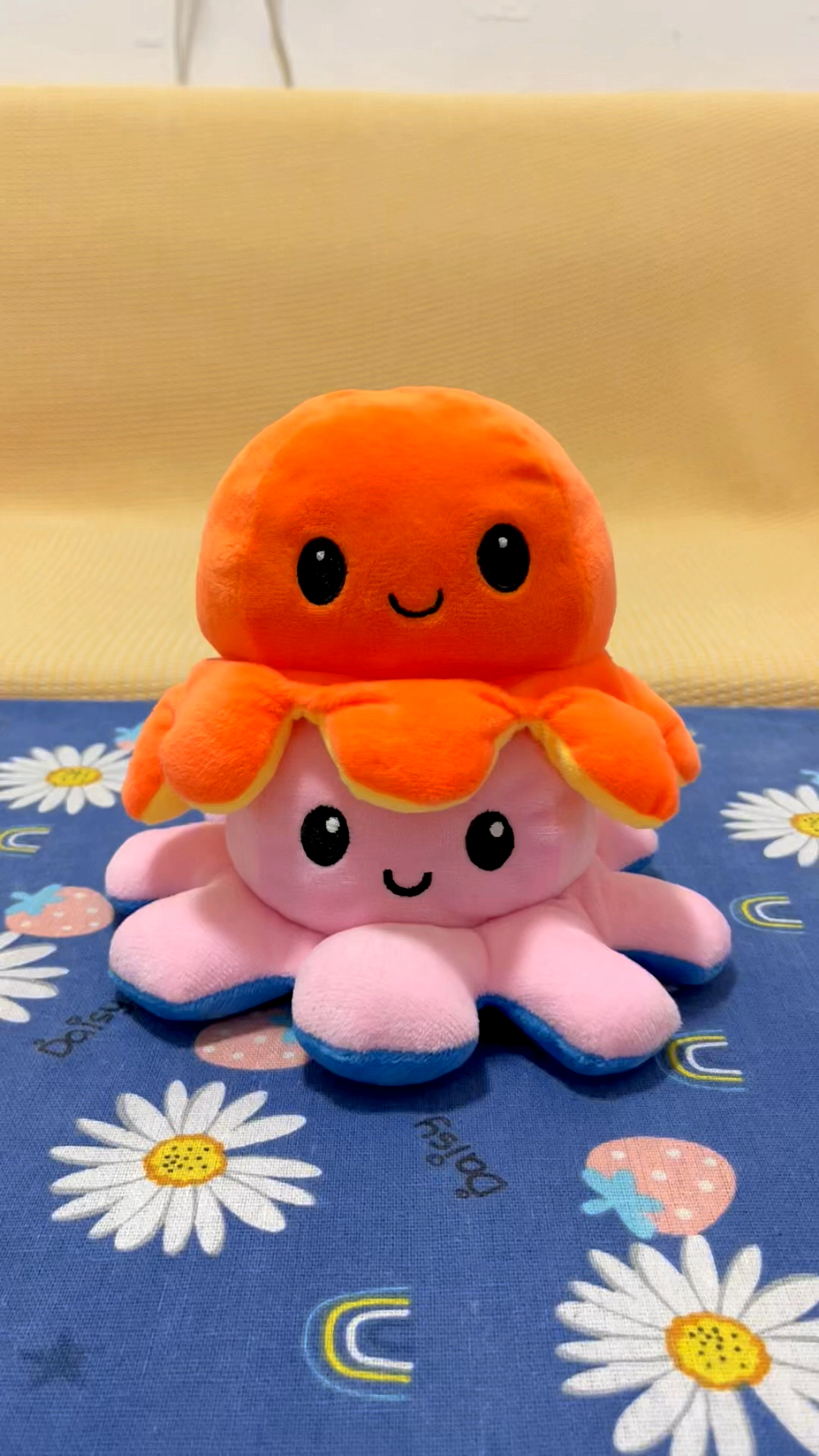 翻面章鱼公仔毛绒玩具,柔软舒适抓握方便-度小视