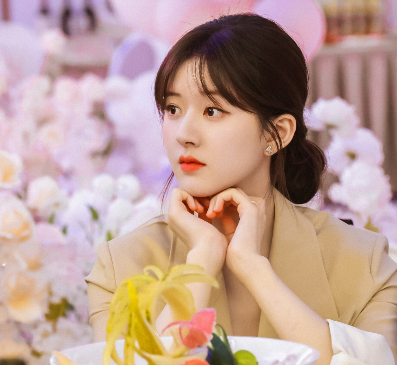 赵露思 * 漂亮只只头像99 "我没什么三观,我只是感觉一个在剧组穿