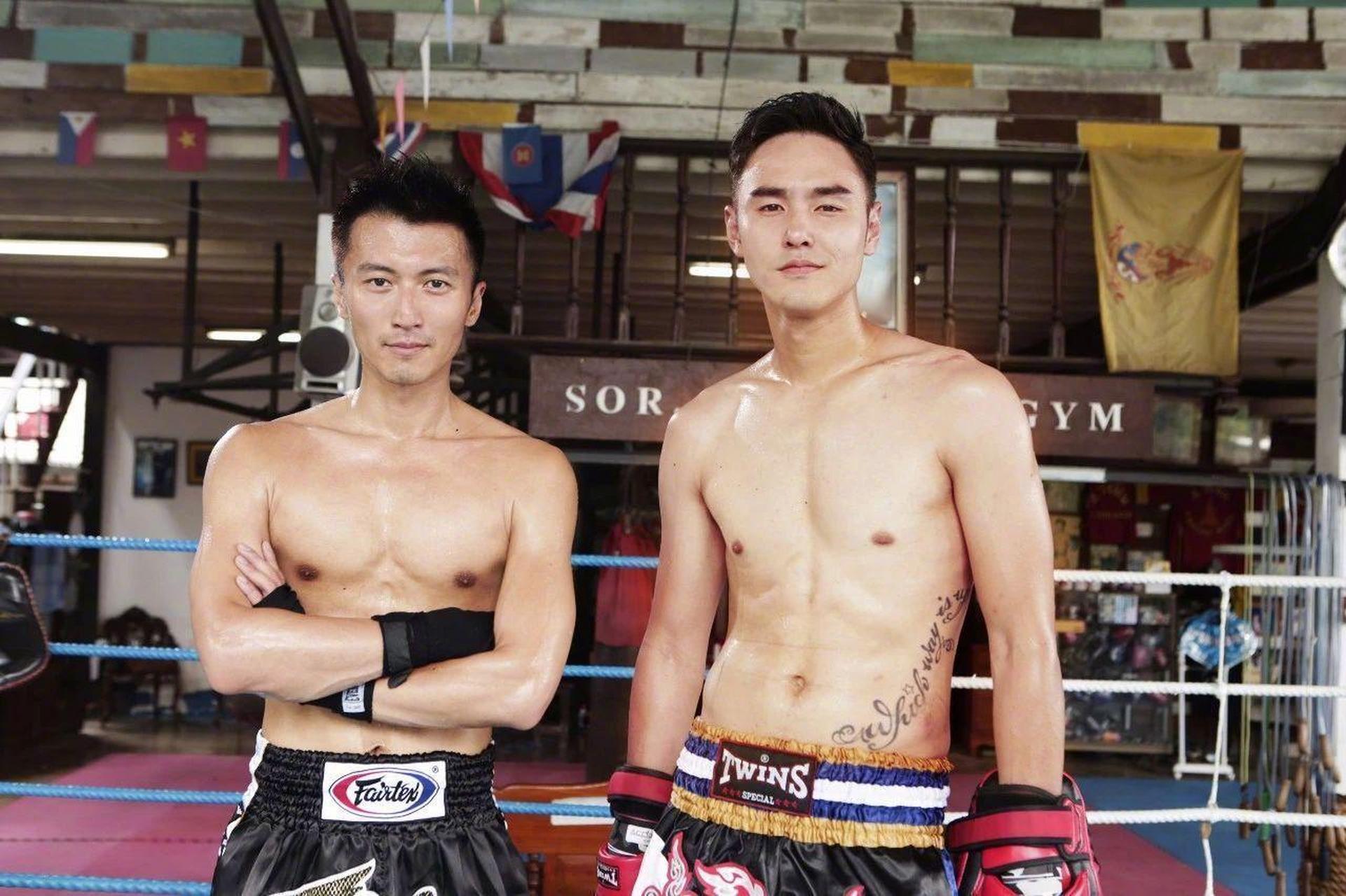 天果时代#  阮经天和谢霆锋的肌肉合照 这是什么时候的照片,这太蜒圹