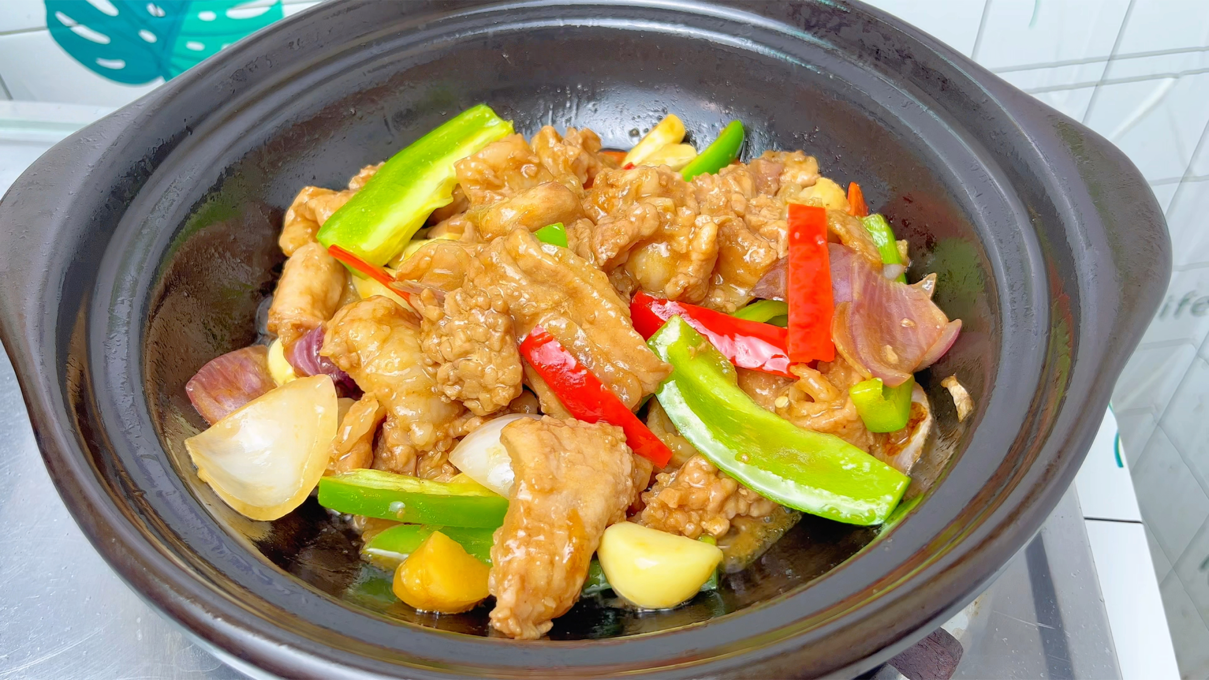 一头猪只有2条这种,做一道砂锅板筋肉,鲜嫩入味又好吃