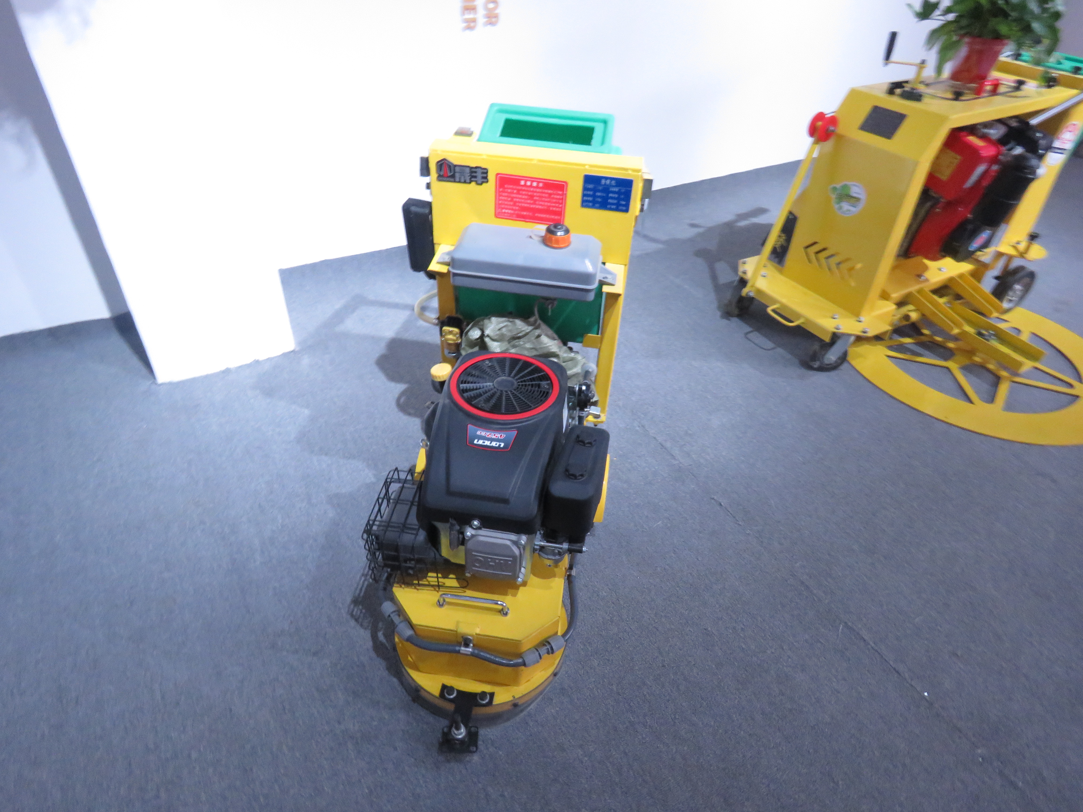 工程地基打夯机汽油平板夯沥青路面平板振动夯