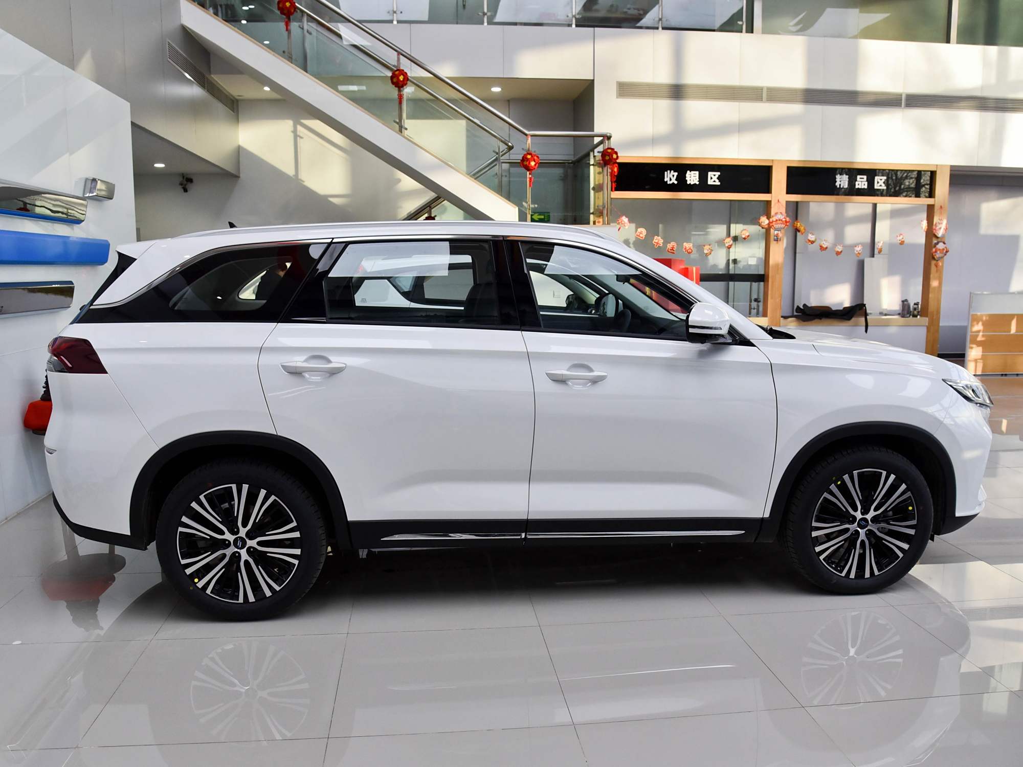 最低售价7.77万元,实拍长安欧尚x7