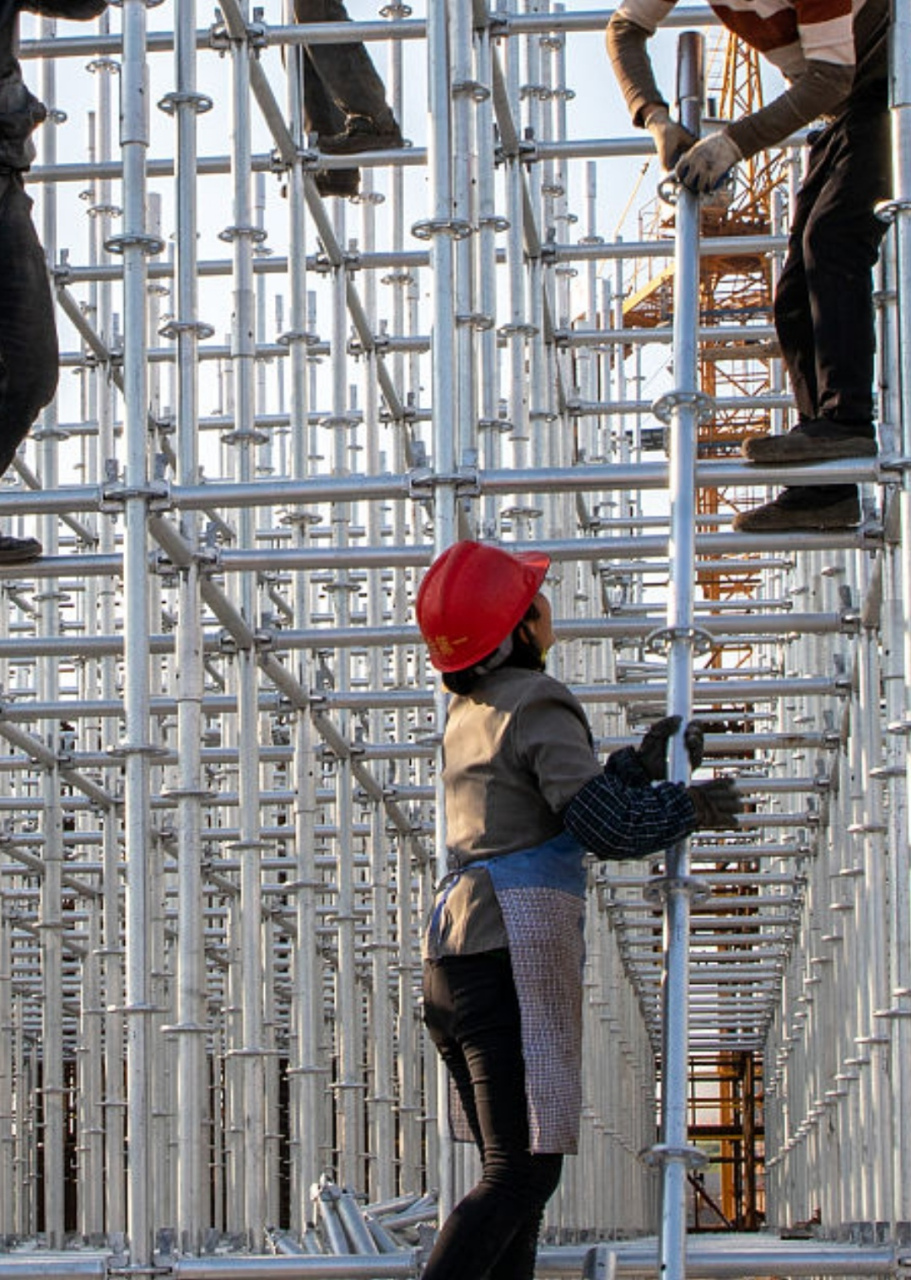 作为一名女钢筋工,我经常被男性工友开玩笑,"找了个啥玩意老公,怎么