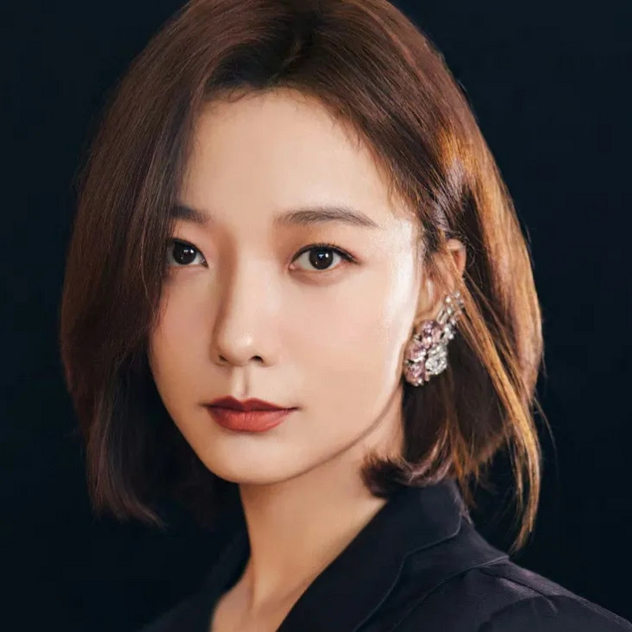 王珞丹现在在圈内的地位,当白玉兰评委是很正常的,她已经跟演员走不同