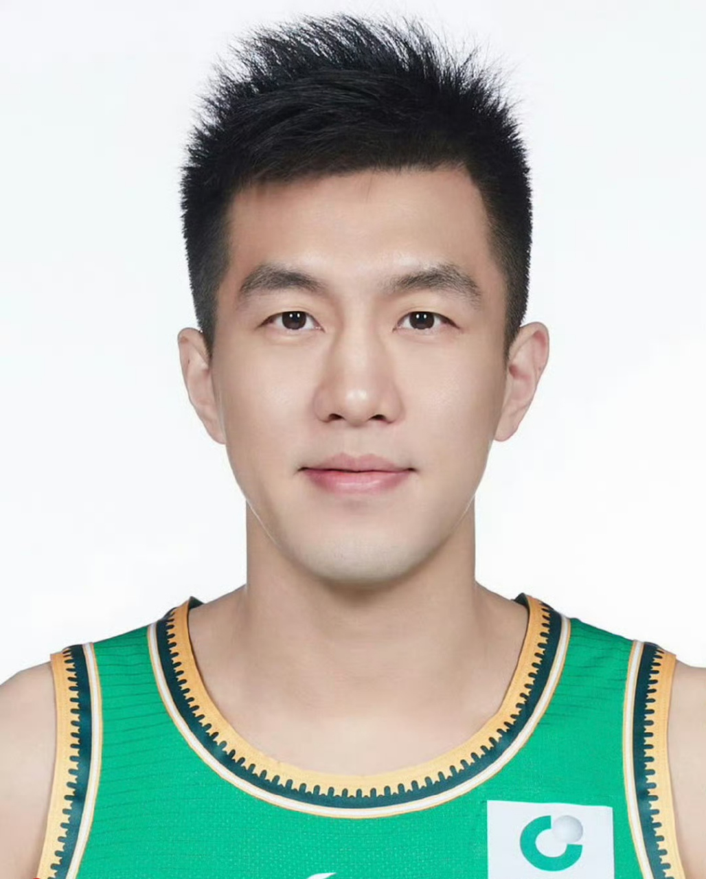 这是郭艾伦的大头照,看着很周正,很灵动,怎么样?帅不帅?