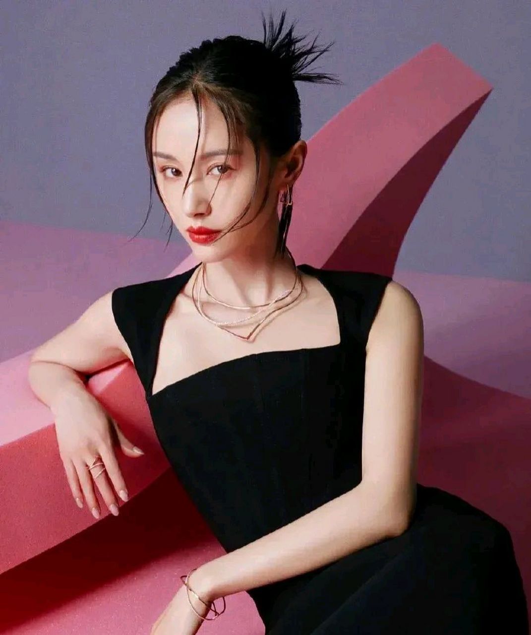王子文  她真的好像一个精致的小狐狸 很有灵性.