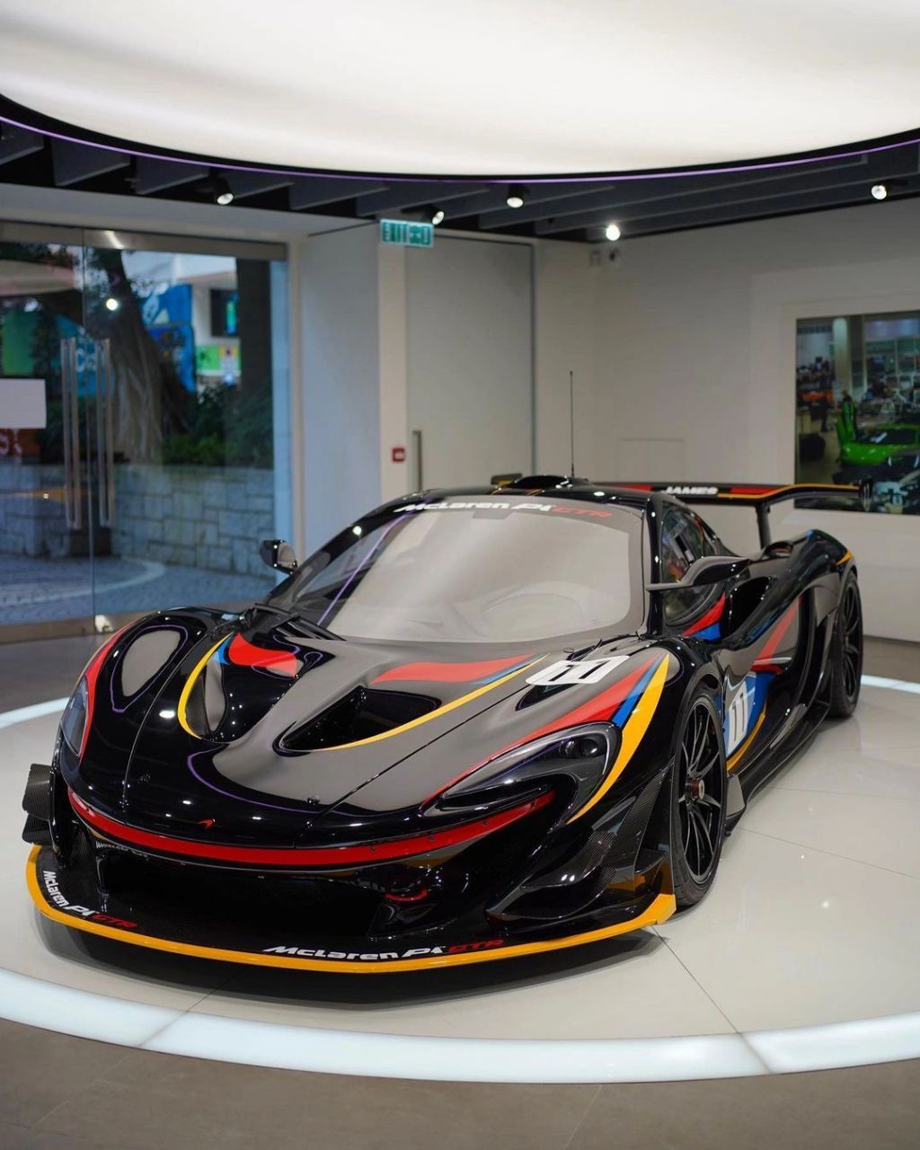 这辆迈凯伦p1 gtr赛道版车型果然帅气好看 这辆车使用的是f1同款方向