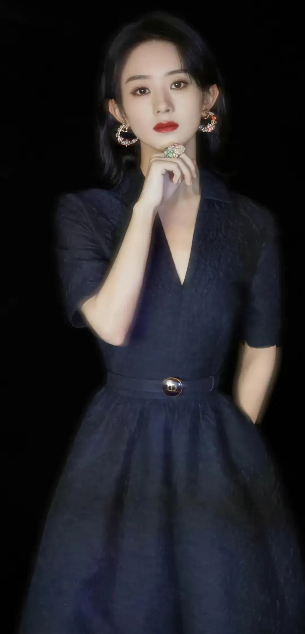 一组赵丽颖最新一期! 职业女性套装 妩媚女性套装时尚搭配展示!