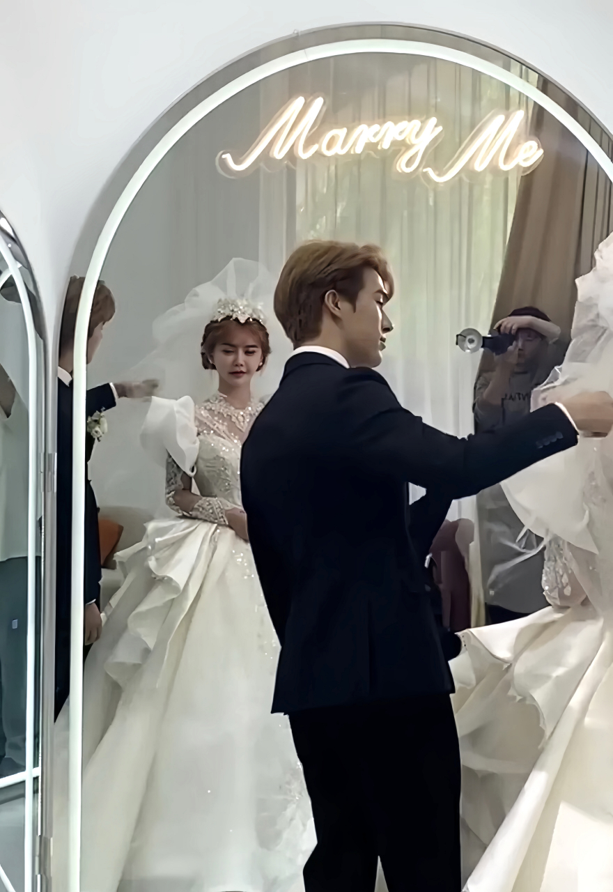 韩安冉已经开始拍婚纱照了,这次结婚也是相当重视!