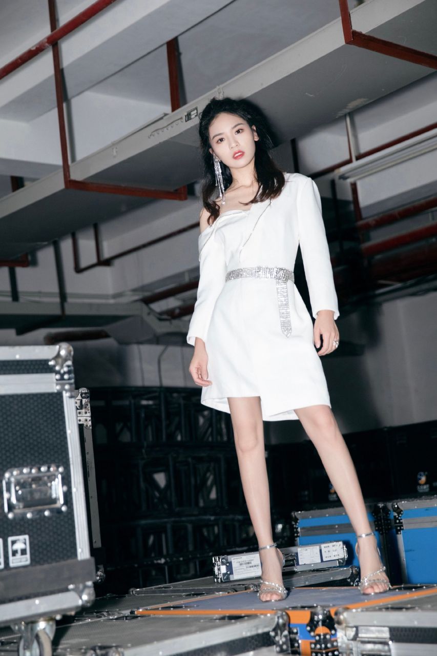 黄英  一字带高跟鞋  大长腿