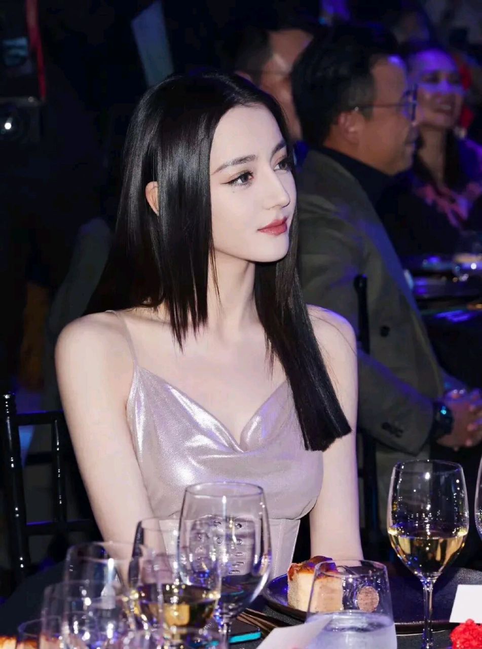 迪丽热巴# 我愿称之为热巴的出圈神图