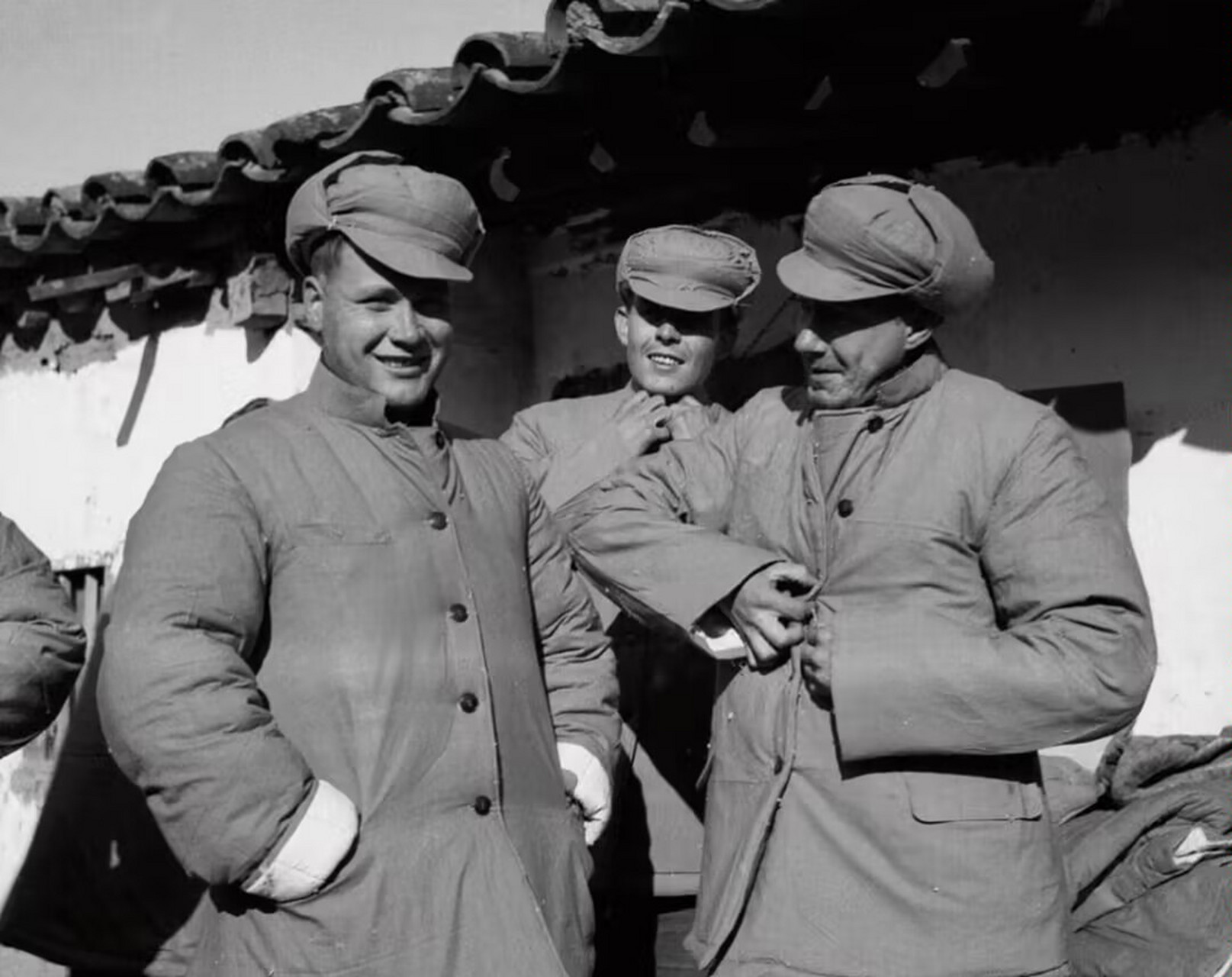 其实从这些俘虏的脸上就能看出受到的待遇确实不错,在圣诞节的时候