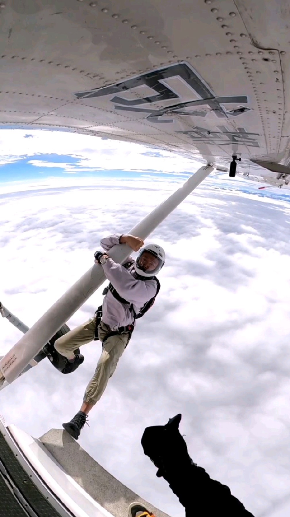 成都哪里可以学习单人跳伞?成都崇州可以!