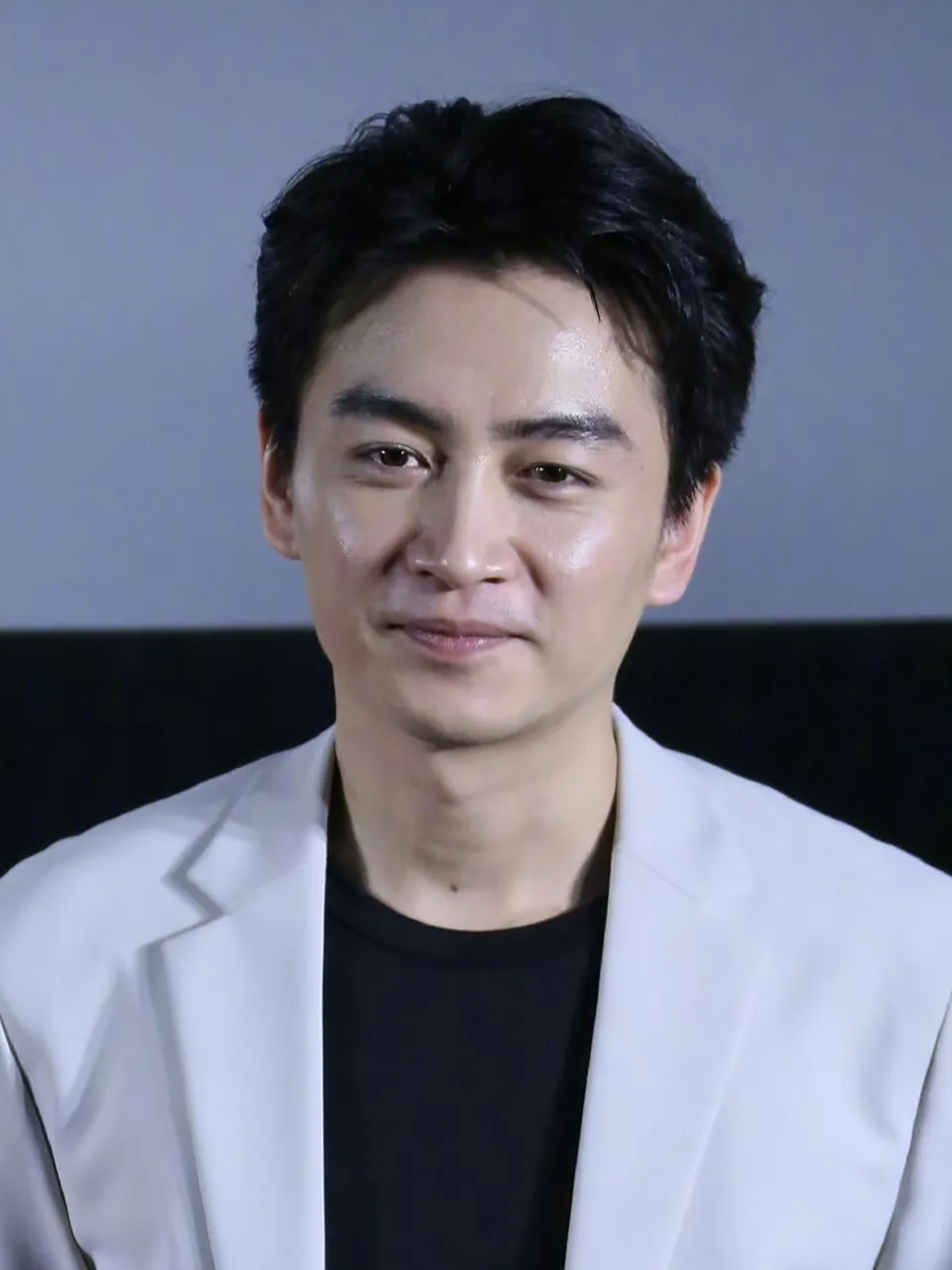 陈晓最新活动中状态显老看起来胖了很多?