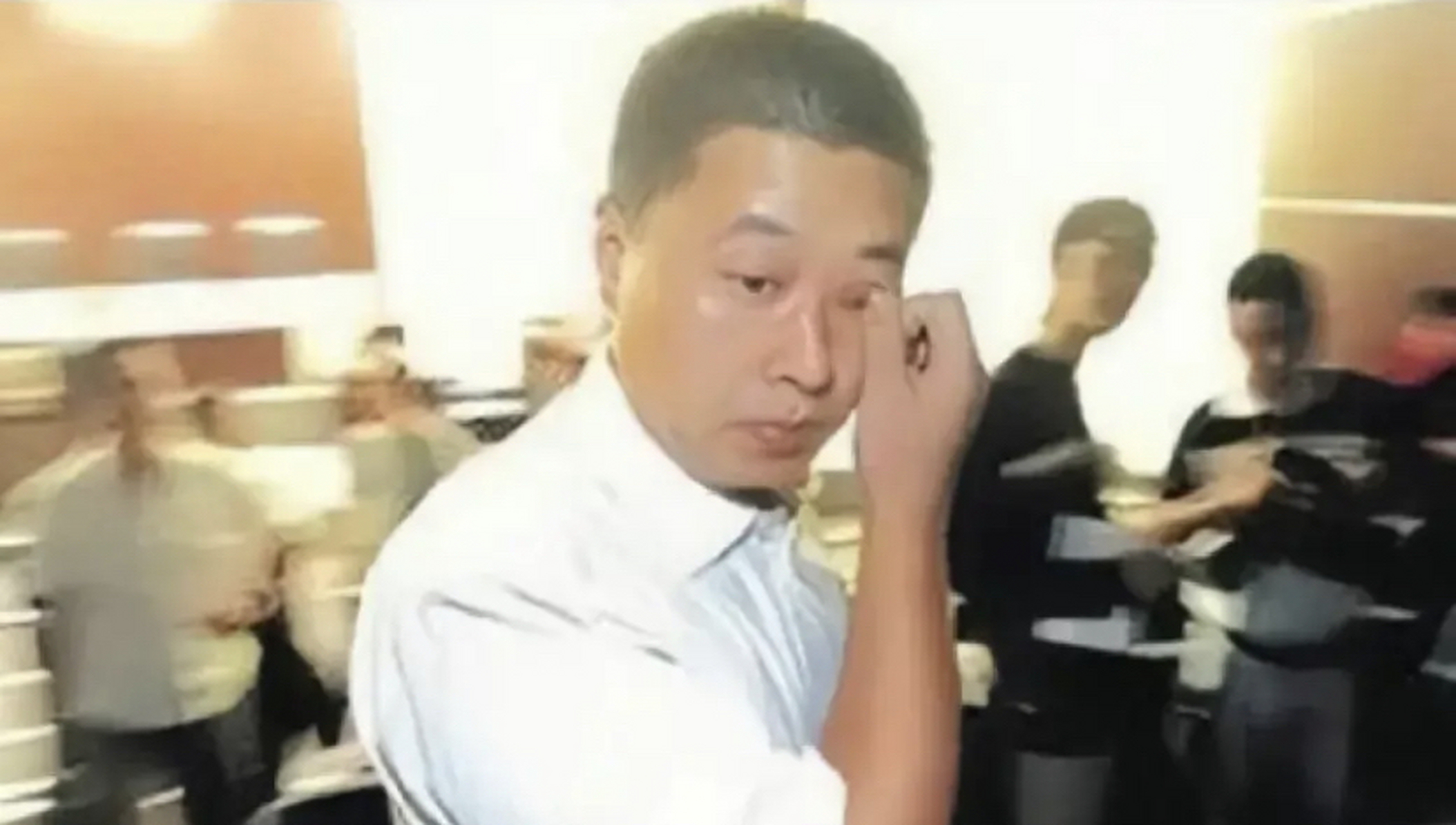 整整17年过去了,王浩法官那句"不是你撞的,干嘛要去扶"这句话,想必