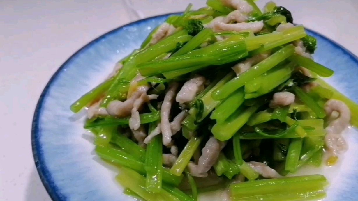芹菜肉丝必须做到肉丝嫩滑,芹菜脆爽,方法很简单,关键在于步骤