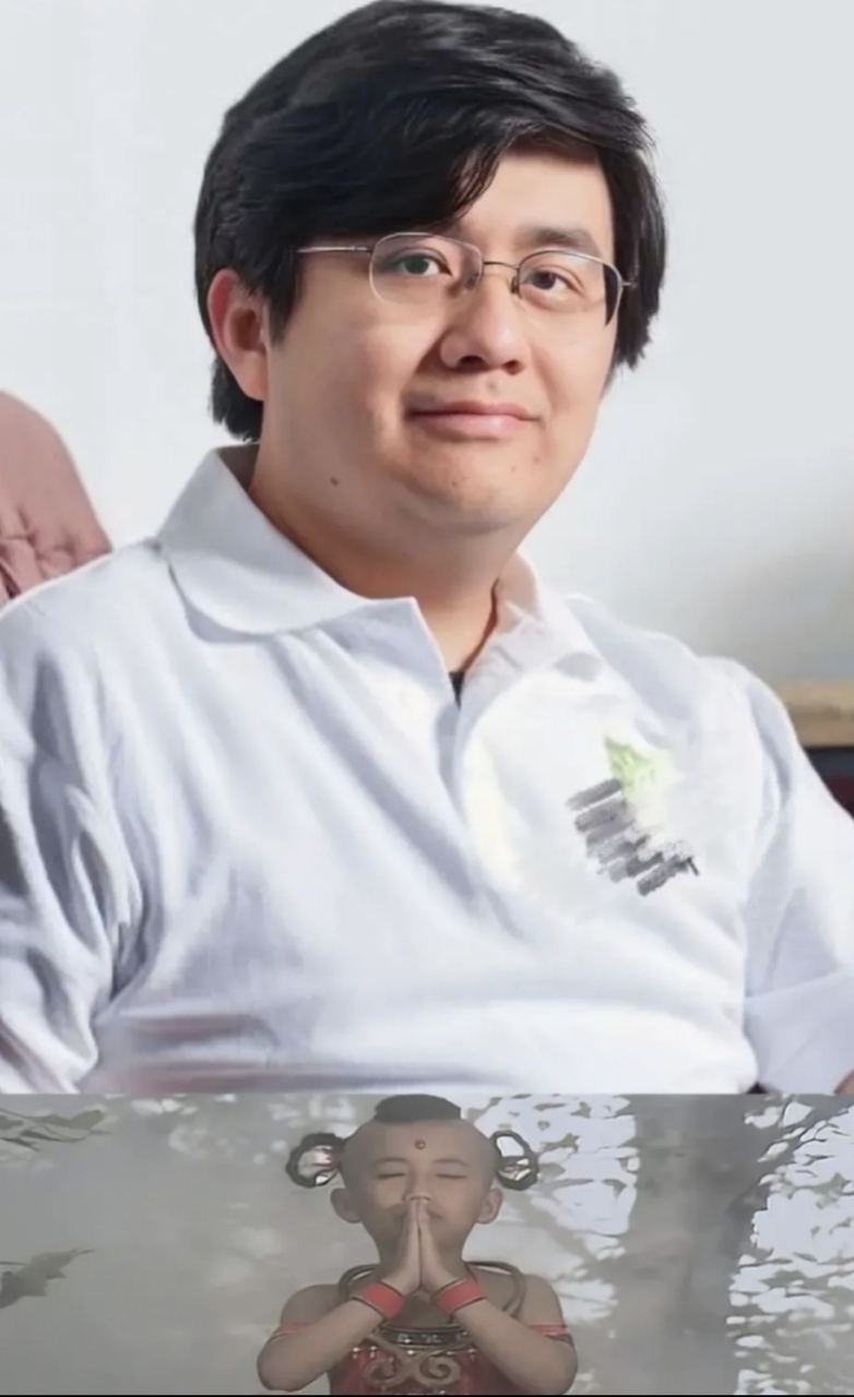 当时的红孩儿只穿着红色肚兜,没有穿裤衩,这让赵欣培非常害羞,大声说