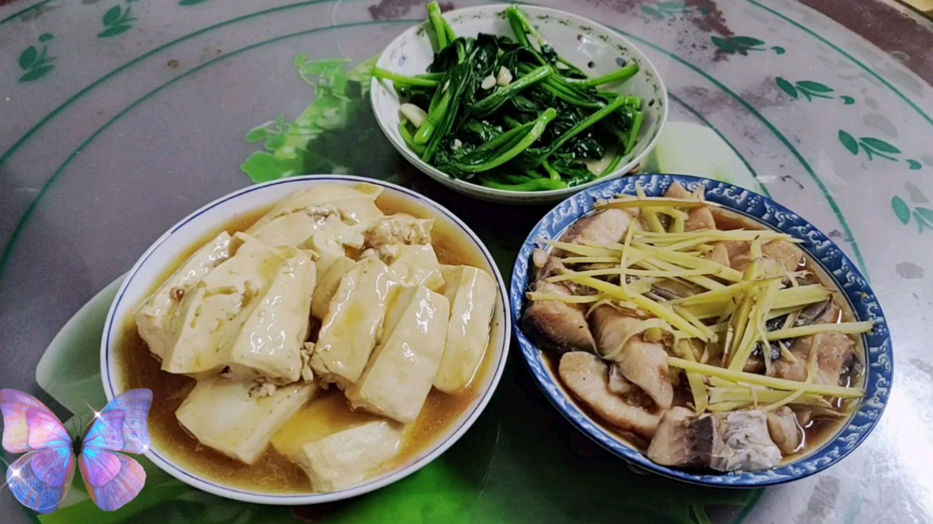 深圳一家四口午餐,三菜一汤,客家酿豆腐,清蒸海草鱼,牛骨头汤