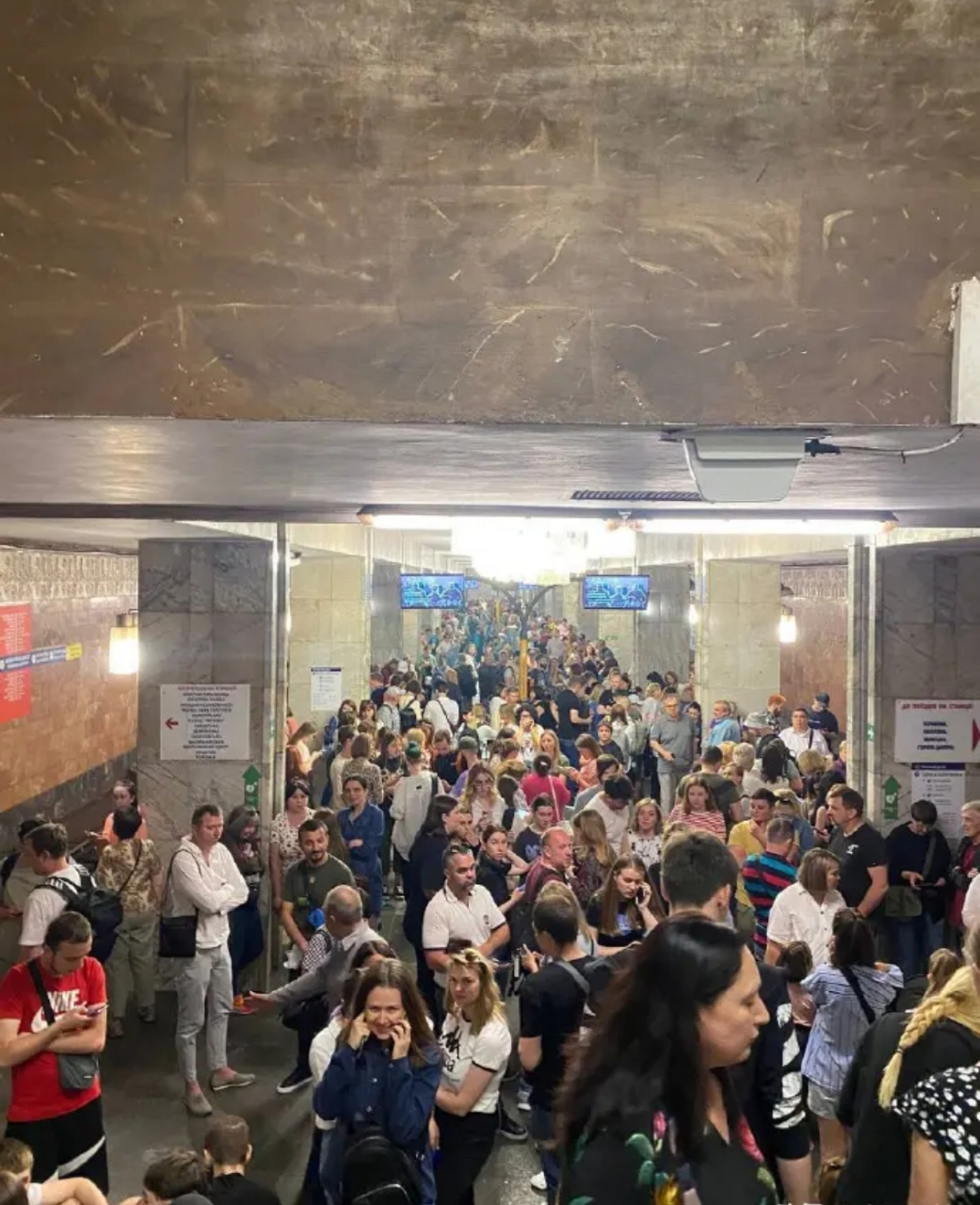 刚刚,俄军精确制导导弹摧毁日托米尔地区一个大型军火库.