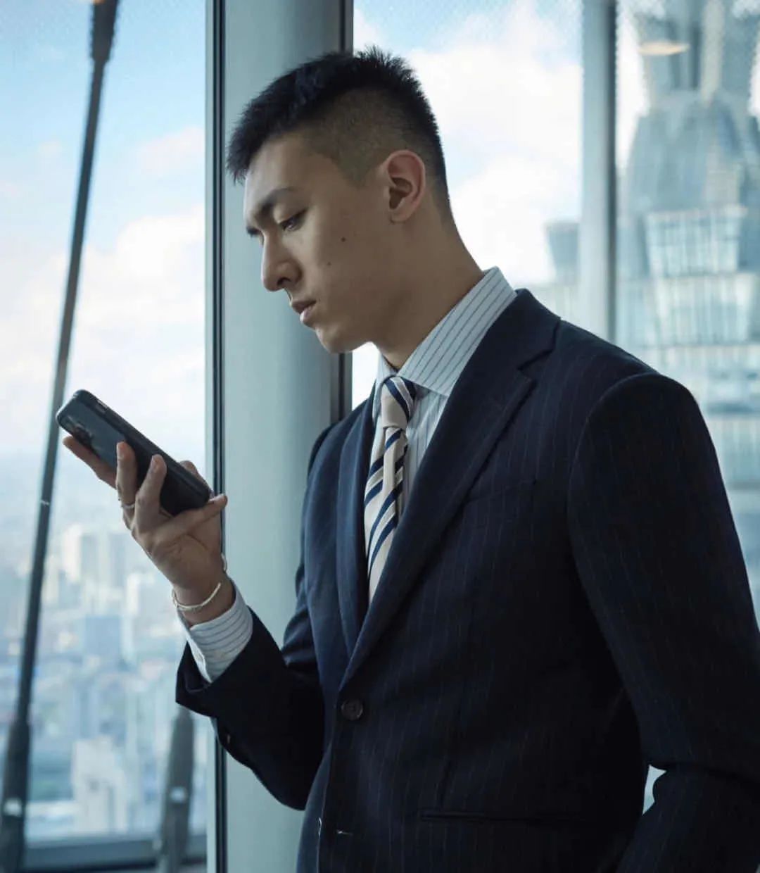 成熟精英范儿的正装熟男,有人爱吗?